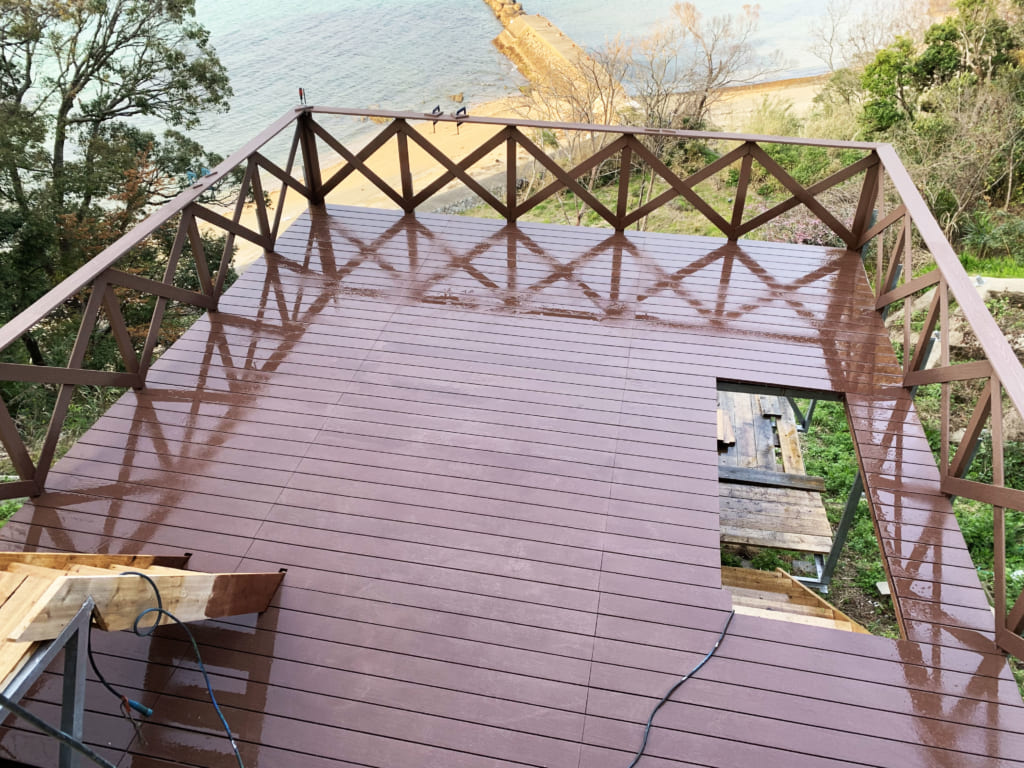 人工木　ウッドデッキ　塩害