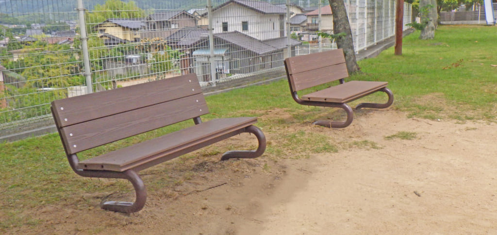 人工木材で作った公園ベンチについて