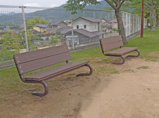 公園内のベンチ（山口県　石川鉄工有限会社様）