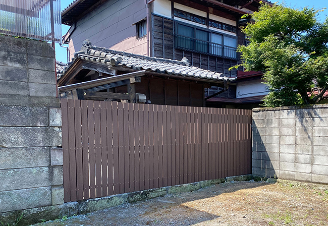 個人様宅の人工木フェンス（栃木県　タムラ建設株式会社様ご施工）