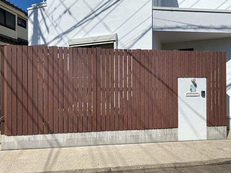 個人様宅の目隠しフェンス（神奈川県　ミヤビ工建様ご施工）