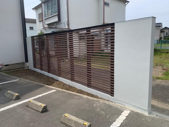 店舗の目隠しフェンス