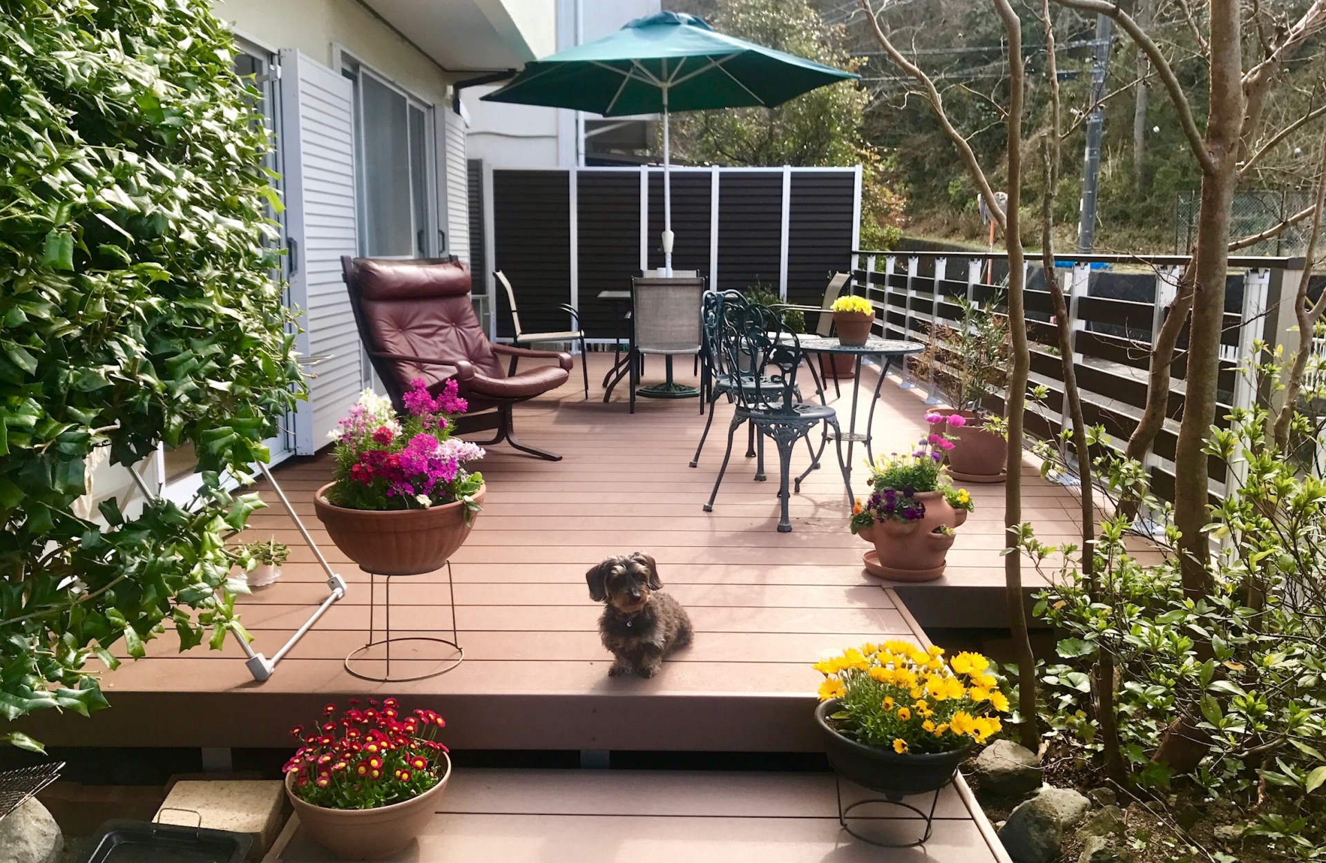 人工木で作るガーデンフロアが支持される理由