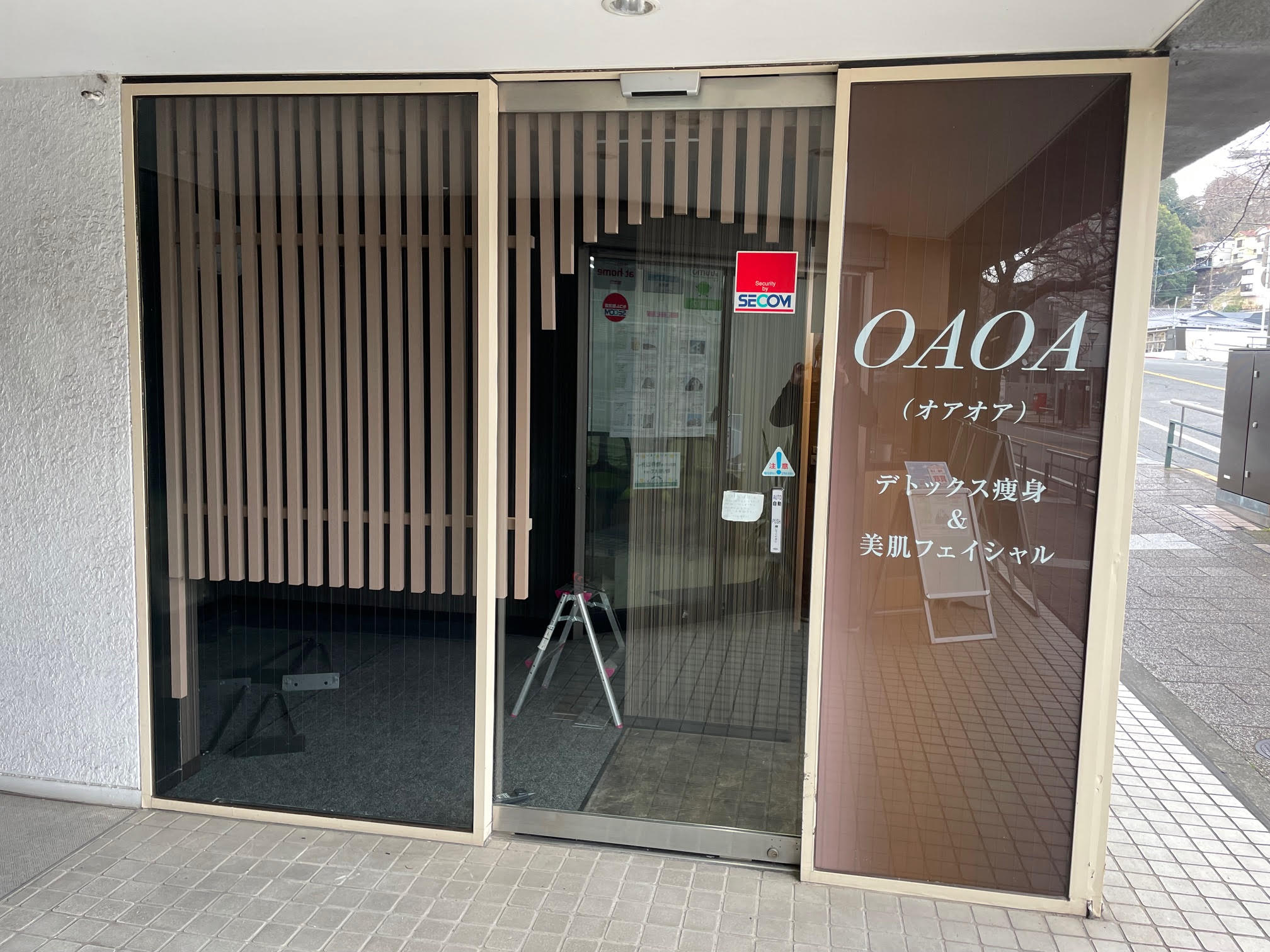 エステ店舗の内装にルーバー