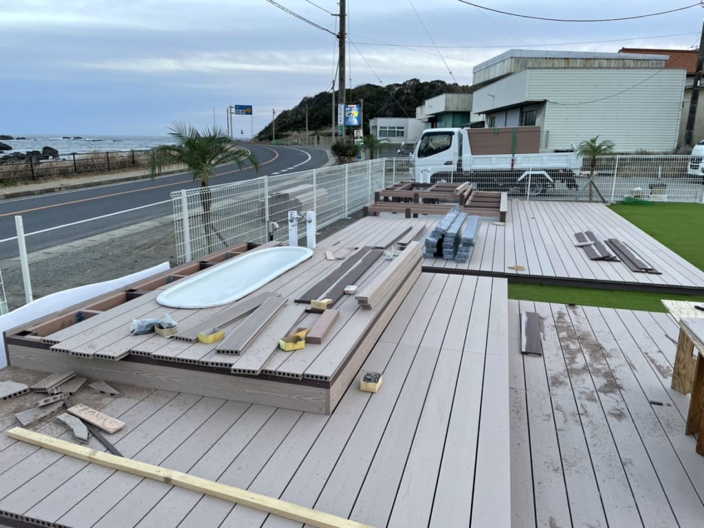 バスタブ　ウッドデッキ