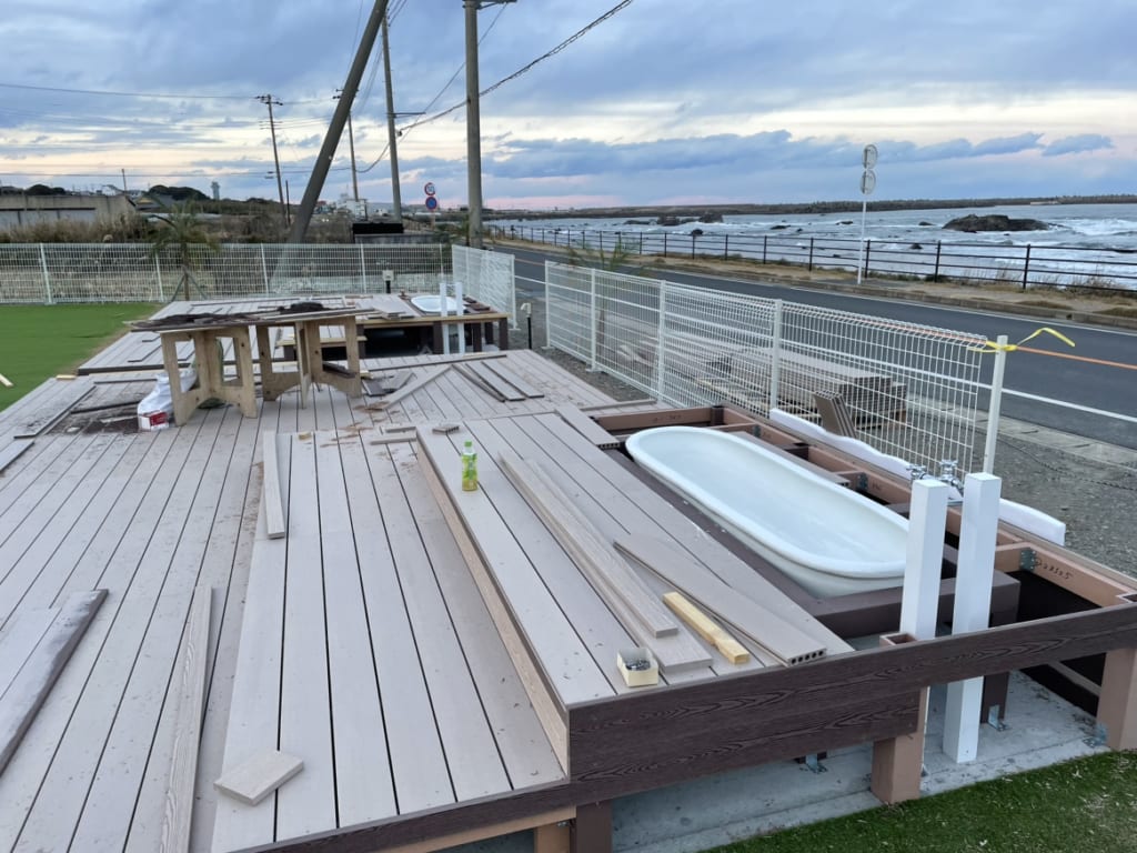 ウッドデッキ　バスタブ