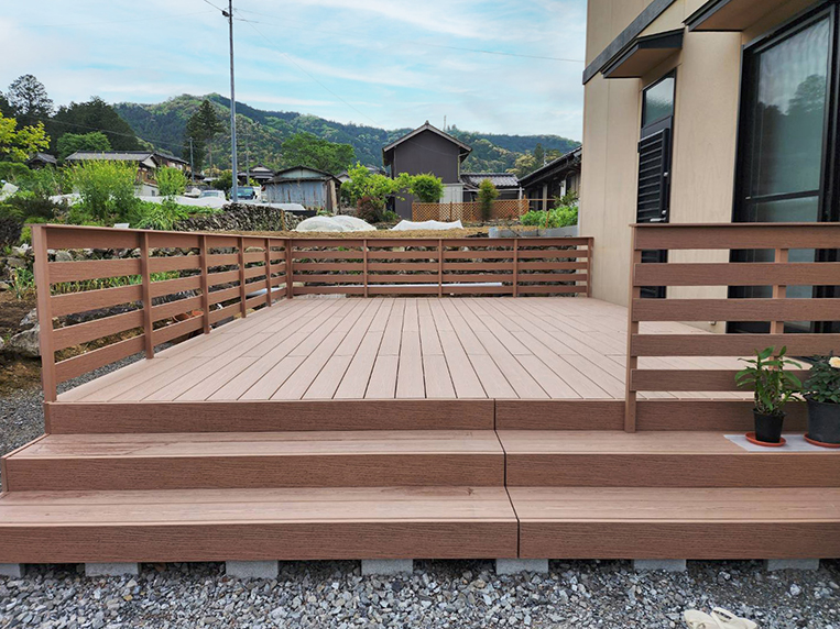 ウッドデッキ
