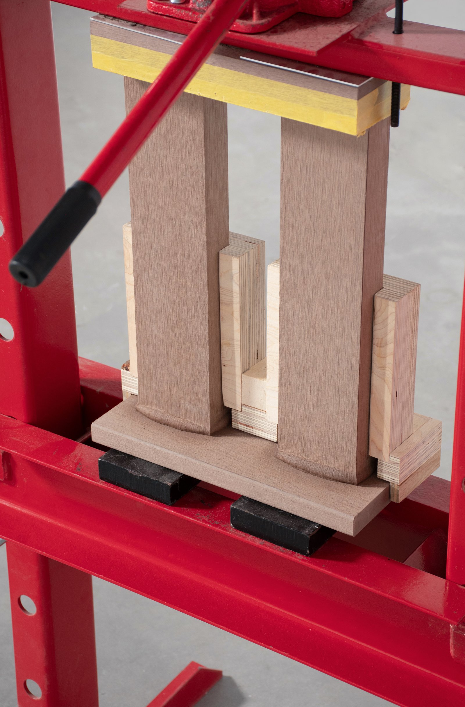 人工木材を使用した家具シリーズMOCKY