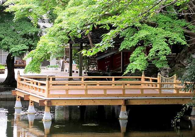 神社　人工木ウッドデッキ