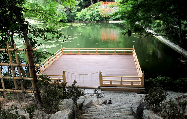 神社　人工木ウッドデッキ