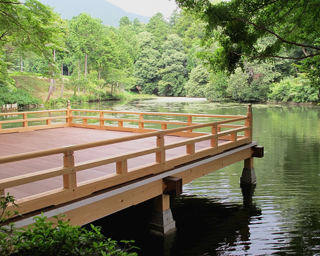 神社　人工木ウッドデッキ