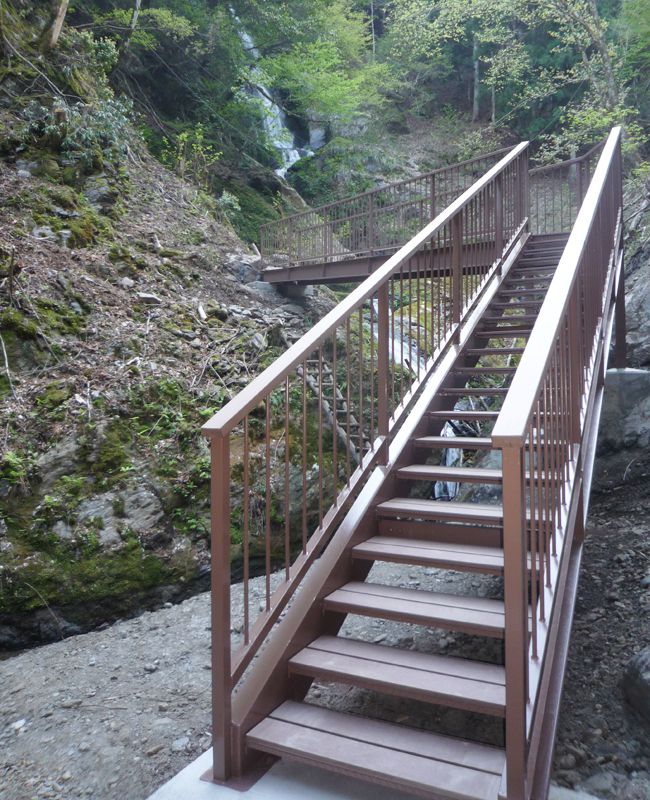 人工木　階段橋